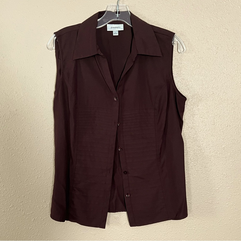 Sleeveless button down top with ribbed design
